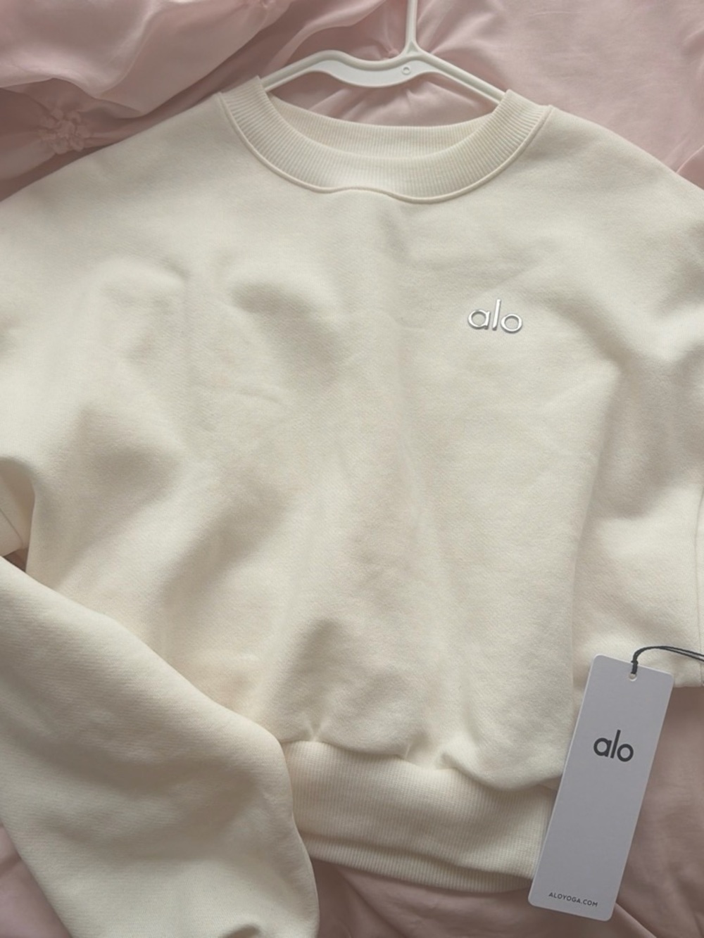 ALO Yoga Cream Crewneck Sweatshirt with Subtle Logo